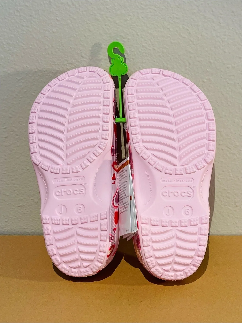 Crocs Big Kids Pink Classic Clogs - Multi Color Hearts Print NWT | No Offers